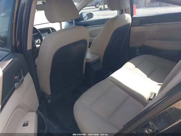 KMHD84LF8HU206040 2017 HYUNDAI ELANTRA - Image 8