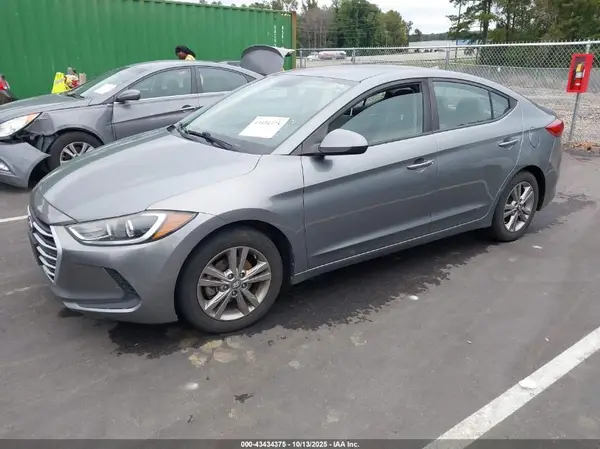 KMHD84LF8HU207205 2017 HYUNDAI ELANTRA - Image 2