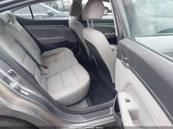 KMHD84LF8HU207205 2017 HYUNDAI ELANTRA - Image 8