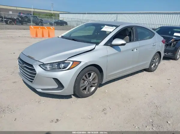 KMHD84LF8HU227924 2017 HYUNDAI ELANTRA - Image 2