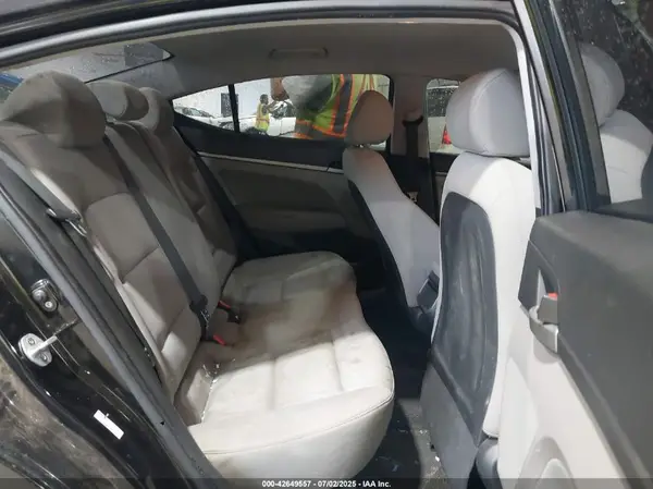 KMHD84LF8HU228023 2017 HYUNDAI ELANTRA - Image 8