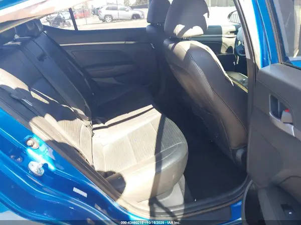 KMHD84LF8HU303772 2017 HYUNDAI ELANTRA - Image 8