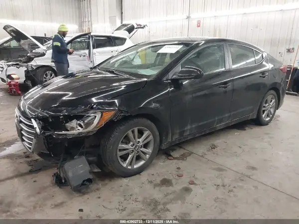 KMHD84LF8HU329868 2017 HYUNDAI ELANTRA - Image 2