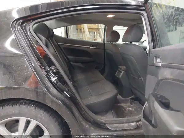 KMHD84LF8HU329868 2017 HYUNDAI ELANTRA - Image 8