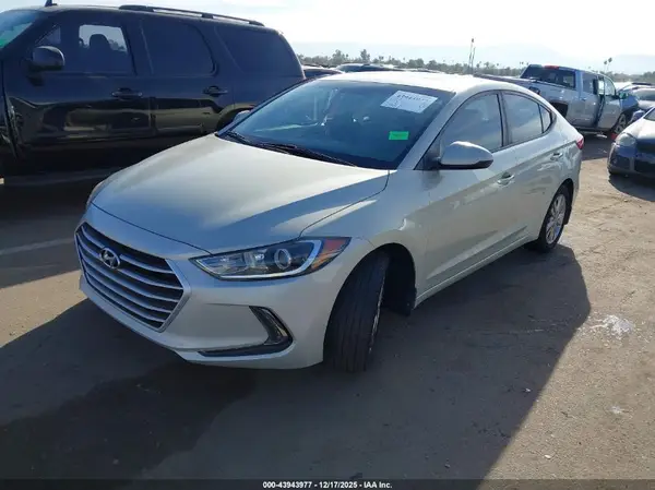 KMHD84LF8HU358481 2017 HYUNDAI ELANTRA - Image 2