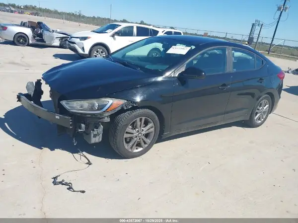 KMHD84LF8HU381341 2017 HYUNDAI ELANTRA - Image 2