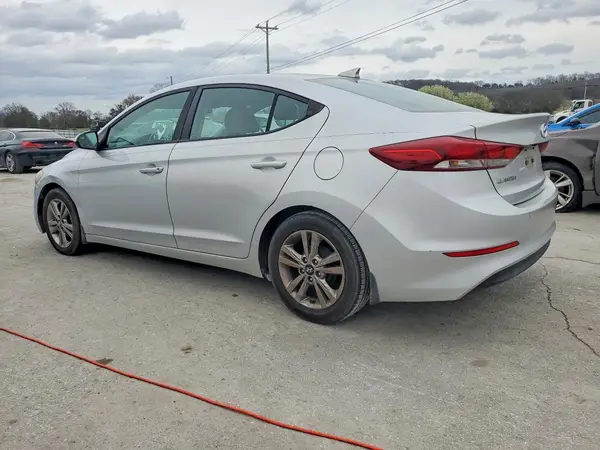 KMHD84LF8HU428223 2017 HYUNDAI ELANTRA - Image 2