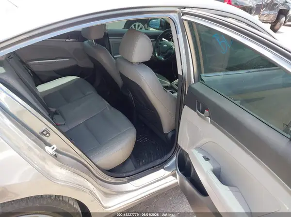 KMHD84LF8JU448929 2018 HYUNDAI ELANTRA - Image 8