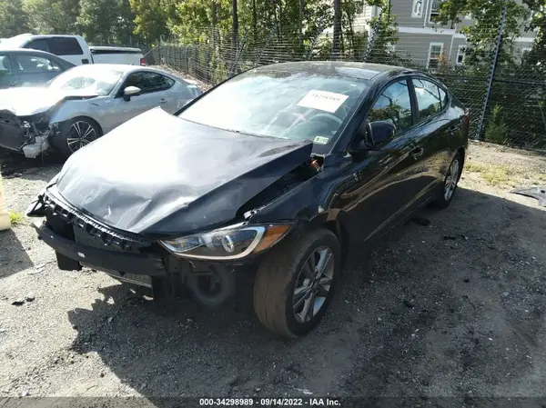 KMHD84LF8JU465939 2018 HYUNDAI ELANTRA - Image 2