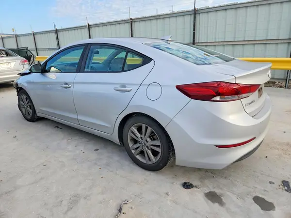 KMHD84LF8JU475547 2018 HYUNDAI ELANTRA - Image 2