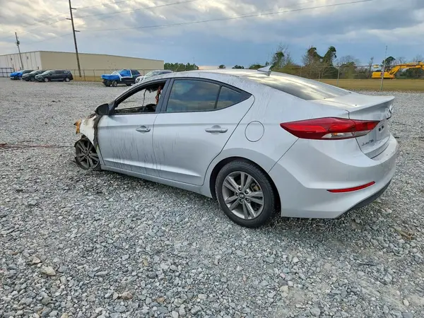 KMHD84LF8JU489402 2018 HYUNDAI ELANTRA - Image 2