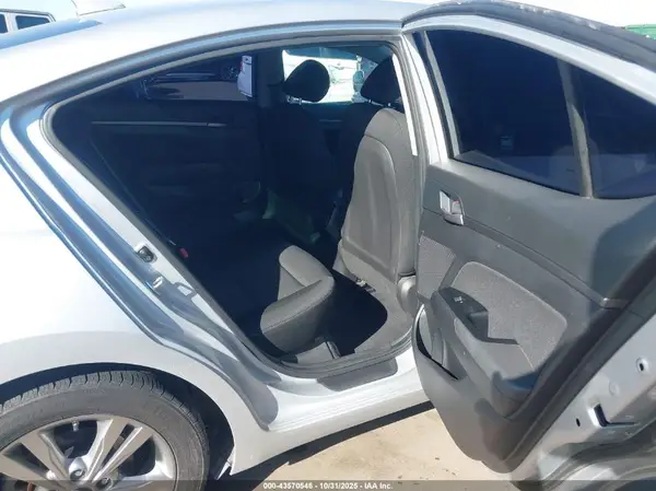 KMHD84LF8JU493465 2018 HYUNDAI ELANTRA - Image 8