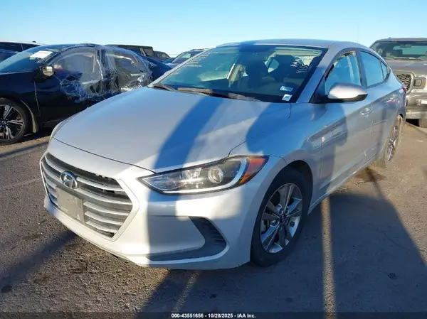 KMHD84LF8JU504271 2018 HYUNDAI ELANTRA - Image 2