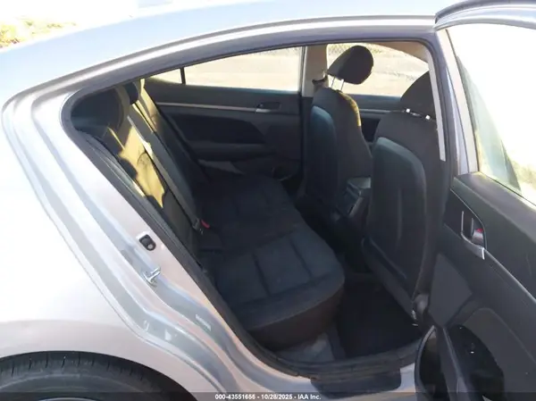 KMHD84LF8JU504271 2018 HYUNDAI ELANTRA - Image 8