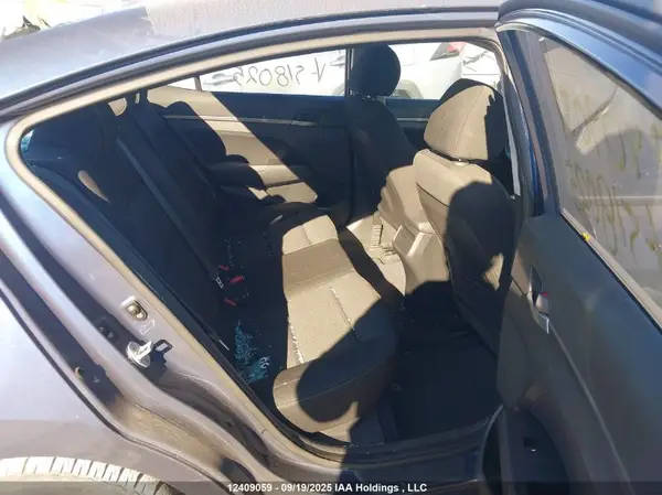 KMHD84LF8JU518025 2018 HYUNDAI ELANTRA - Image 8