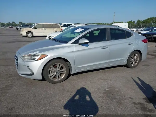 KMHD84LF8JU525119 2018 HYUNDAI ELANTRA - Image 2
