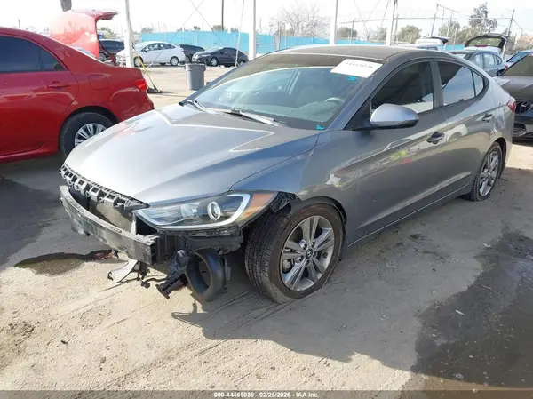 KMHD84LF8JU557083 2018 HYUNDAI ELANTRA - Image 2