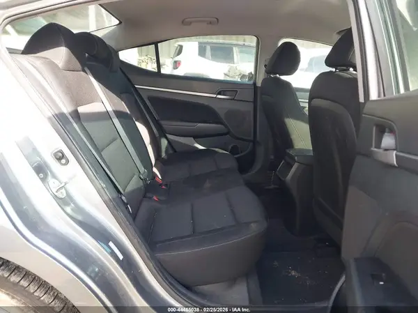 KMHD84LF8JU557083 2018 HYUNDAI ELANTRA - Image 8
