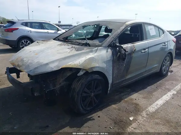 KMHD84LF8JU557388 2018 HYUNDAI ELANTRA - Image 2