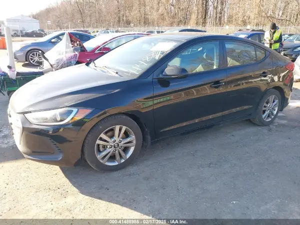 KMHD84LF8JU570917 2018 HYUNDAI ELANTRA - Image 2