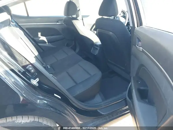 KMHD84LF8JU570917 2018 HYUNDAI ELANTRA - Image 8