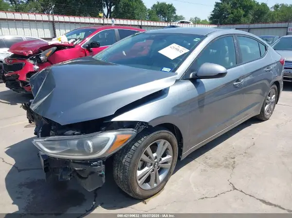 KMHD84LF8JU574465 2018 HYUNDAI ELANTRA - Image 2