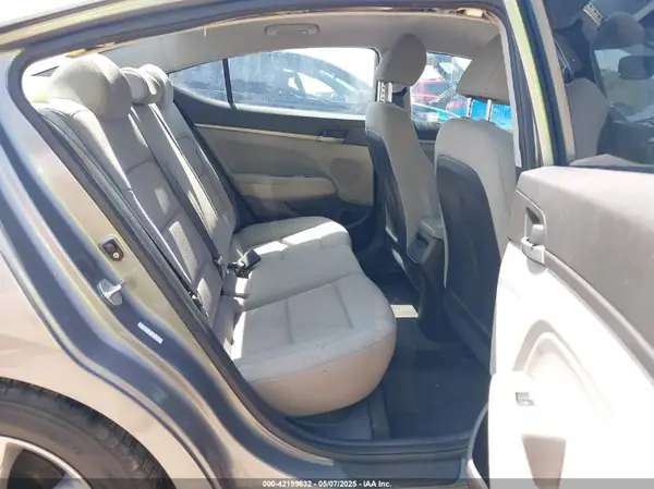KMHD84LF8JU574465 2018 HYUNDAI ELANTRA - Image 8