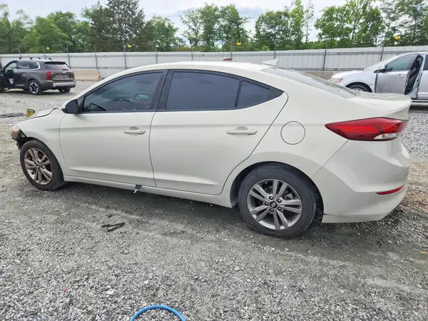 KMHD84LF8JU585272 2018 HYUNDAI ELANTRA - Image 2