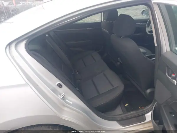 KMHD84LF8JU610638 2018 HYUNDAI ELANTRA - Image 8