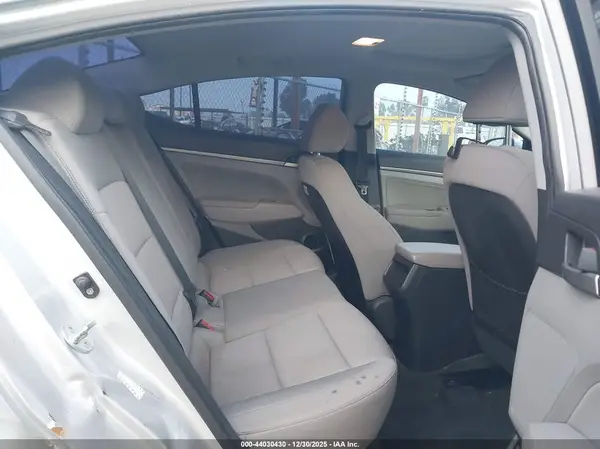 KMHD84LF8JU613703 2018 HYUNDAI ELANTRA - Image 8