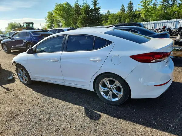 KMHD84LF8JU615869 2018 HYUNDAI ELANTRA - Image 2
