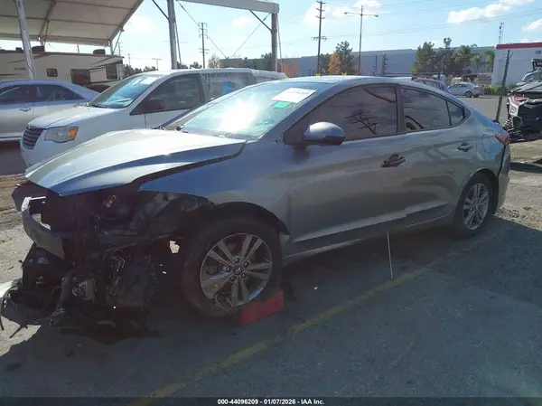 KMHD84LF8JU623373 2018 HYUNDAI ELANTRA - Image 2