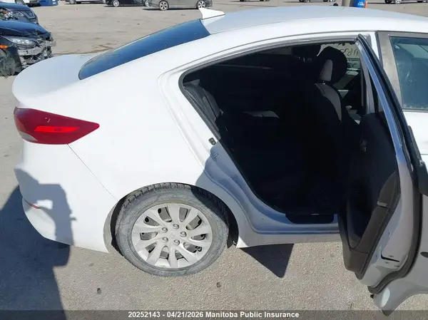 KMHD84LF8JU633076 2018 HYUNDAI ELANTRA - Image 8