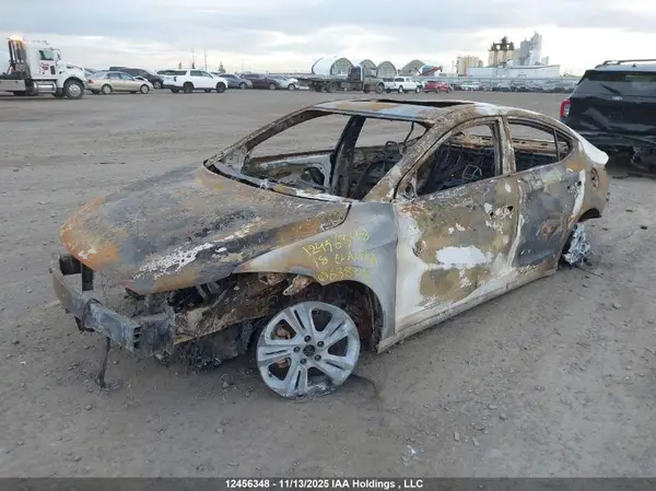KMHD84LF8JU638942 2018 HYUNDAI ELANTRA - Image 2
