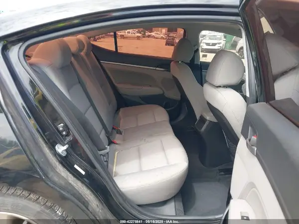 KMHD84LF8JU702946 2018 HYUNDAI ELANTRA - Image 8