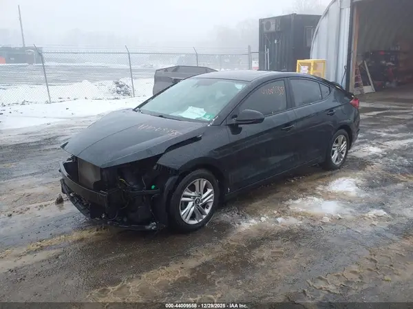 KMHD84LF8KU784940 2019 HYUNDAI ELANTRA - Image 2