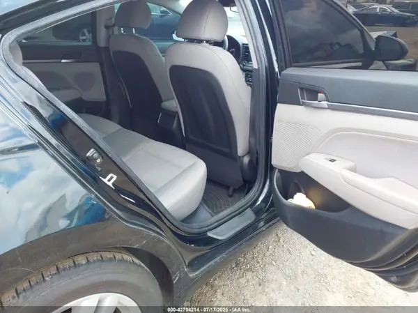 KMHD84LF9HU061607 2017 HYUNDAI ELANTRA - Image 8