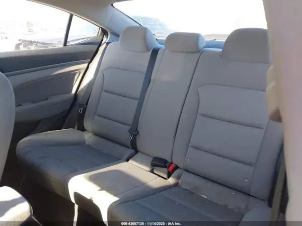 KMHD84LF9HU064135 2017 HYUNDAI ELANTRA - Image 8