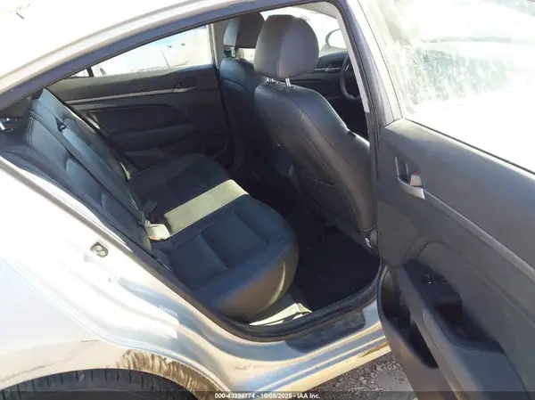 KMHD84LF9HU065947 2017 HYUNDAI ELANTRA - Image 8
