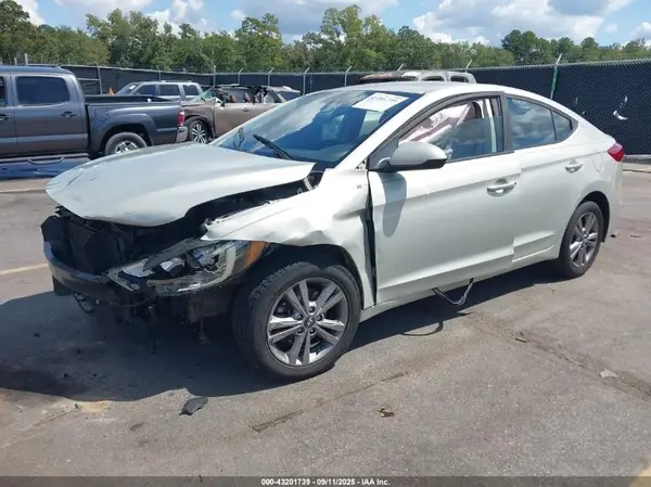 KMHD84LF9HU164686 2017 HYUNDAI ELANTRA - Image 2