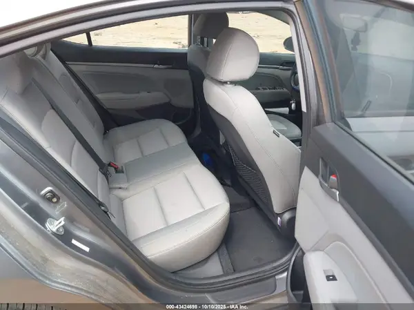 KMHD84LF9HU179754 2017 HYUNDAI ELANTRA - Image 8