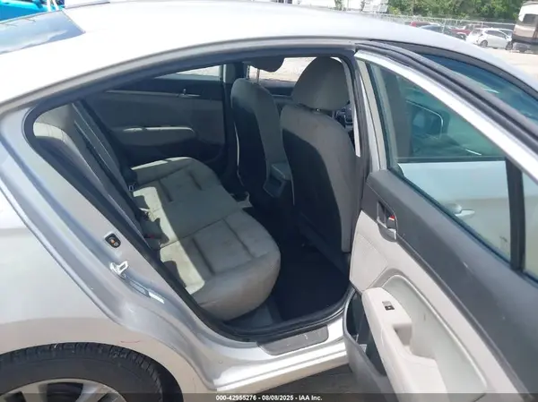 KMHD84LF9HU201249 2017 HYUNDAI ELANTRA - Image 8