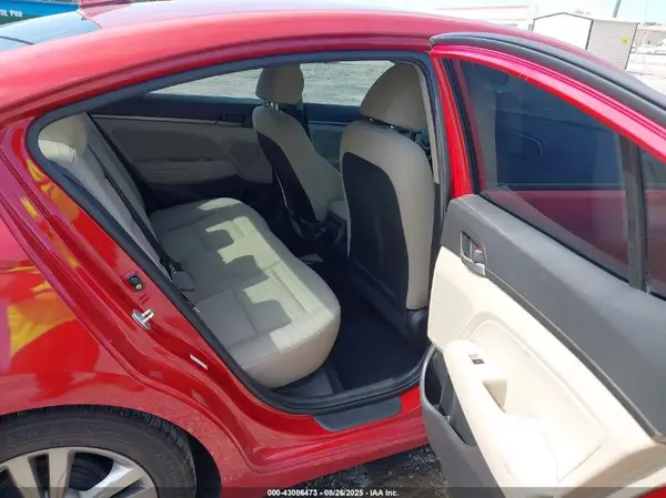 KMHD84LF9HU210310 2017 HYUNDAI ELANTRA - Image 8