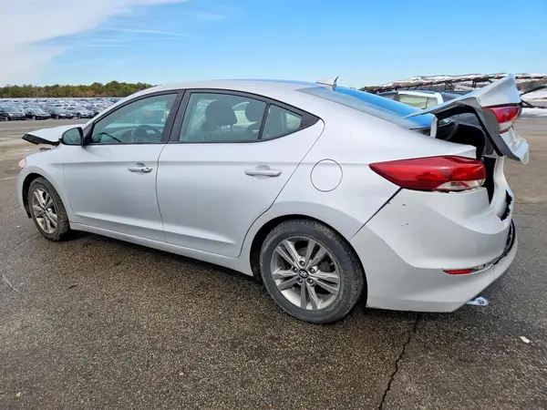 KMHD84LF9HU237426 2017 HYUNDAI ELANTRA - Image 2