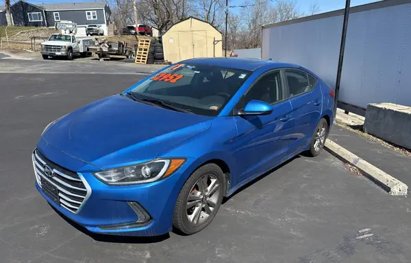 KMHD84LF9HU262990 2017 HYUNDAI ELANTRA - Image 2