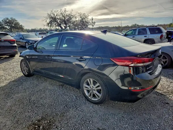 KMHD84LF9HU272595 2017 HYUNDAI ELANTRA - Image 2