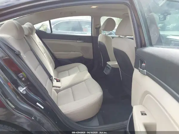 KMHD84LF9HU284584 2017 HYUNDAI ELANTRA - Image 8