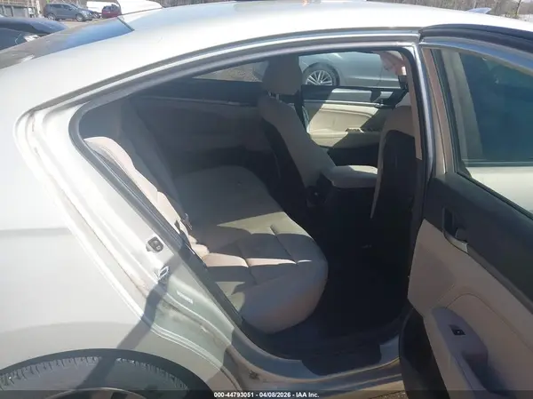 KMHD84LF9HU284696 2017 HYUNDAI ELANTRA - Image 8