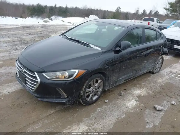 KMHD84LF9HU347523 2017 HYUNDAI ELANTRA - Image 2