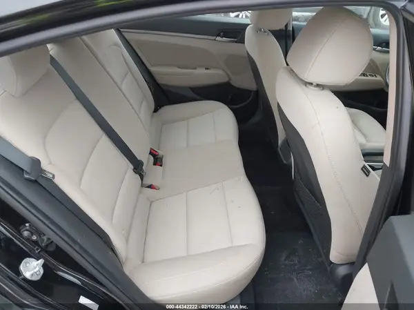 KMHD84LF9HU347523 2017 HYUNDAI ELANTRA - Image 8